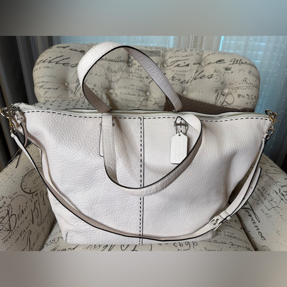 BARELY USED —— AUTHENTIC COACH LG BLEECKER LEATHER SATCHEL PURSE